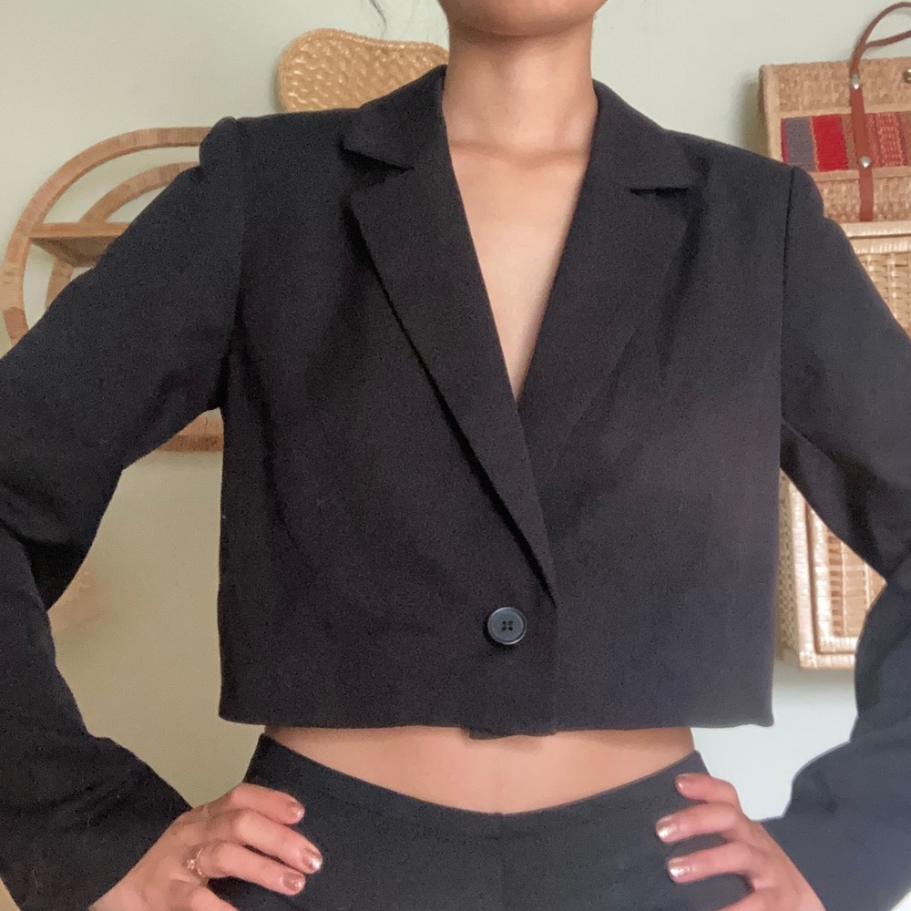 Black cropped blazer